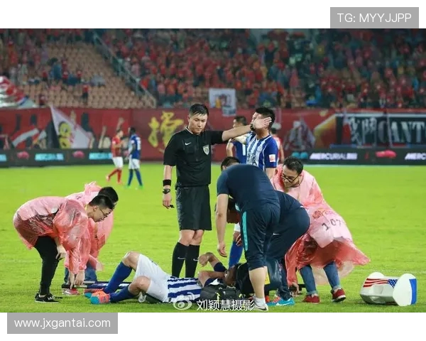 恒大与浦和激战正酣直播盛况尽在眼前精彩赛事不容错过